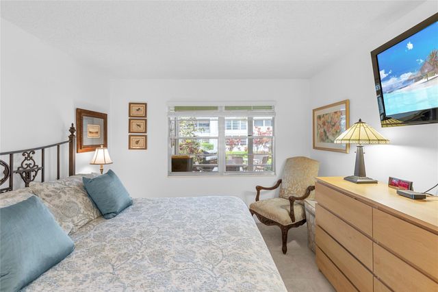 210 Oakridge N 210, Deerfield Beach, FL 33442