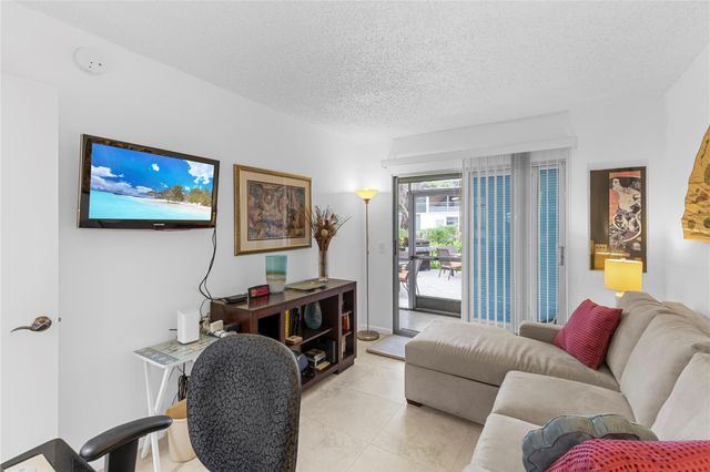 210 Oakridge N 210, Deerfield Beach, FL 33442