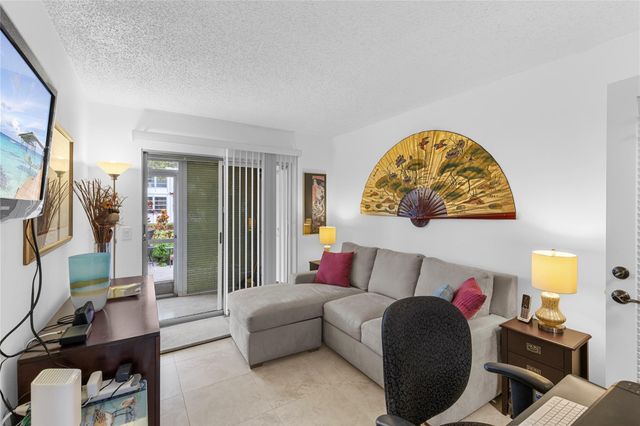210 Oakridge N 210, Deerfield Beach, FL 33442
