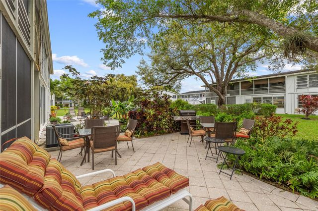 210 Oakridge N 210, Deerfield Beach, FL 33442