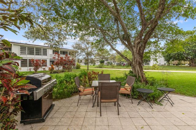 210 Oakridge N 210, Deerfield Beach, FL 33442