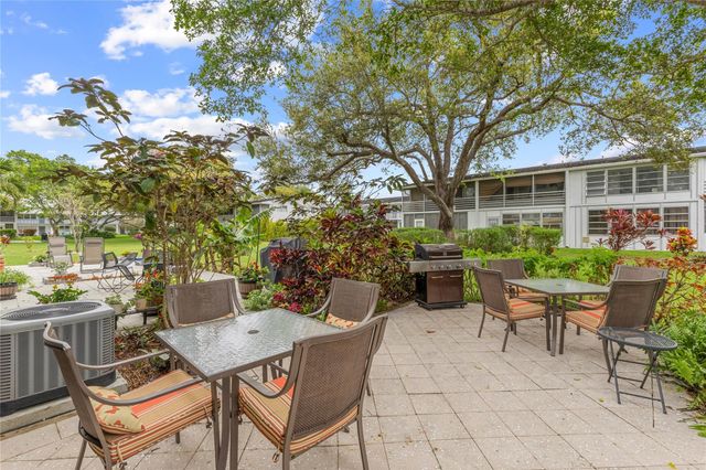 210 Oakridge N 210, Deerfield Beach, FL 33442