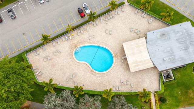 210 Oakridge N 210, Deerfield Beach, FL 33442