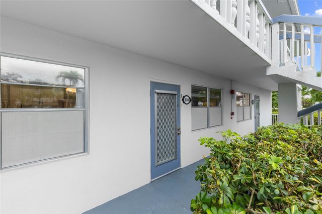 210 Oakridge N 210, Deerfield Beach, FL 33442