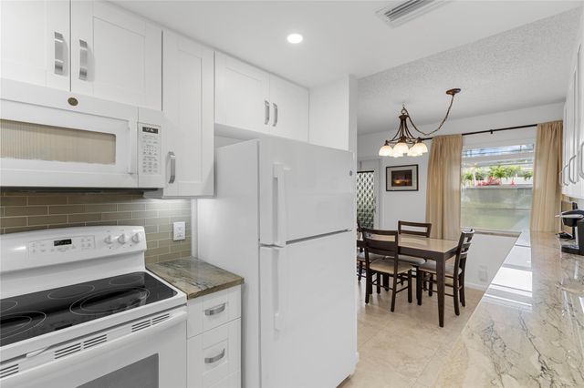 210 Oakridge N 210, Deerfield Beach, FL 33442