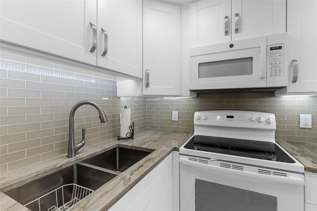 210 Oakridge N 210, Deerfield Beach, FL 33442