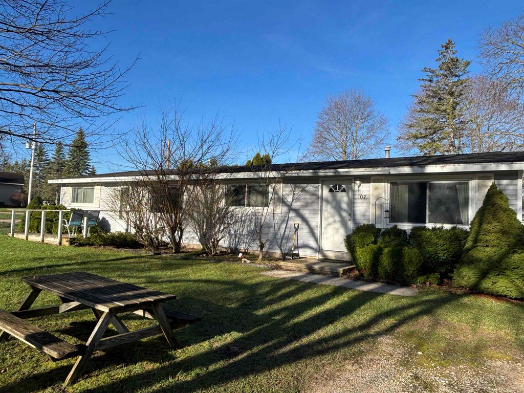 105 & 107 Brand Street, Elk Rapids, MI 49629