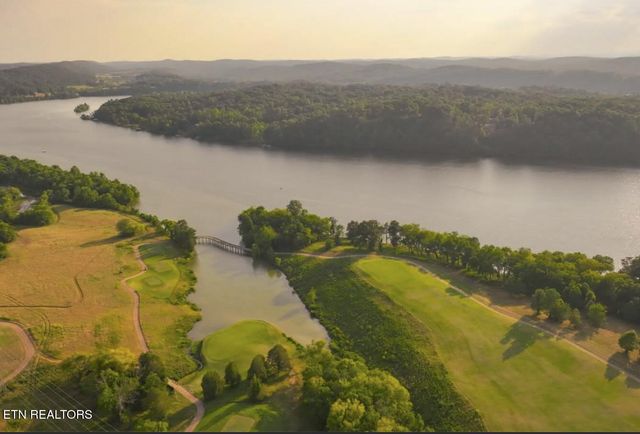 2908 Old Dogwood Tr, Loudon, TN 37774