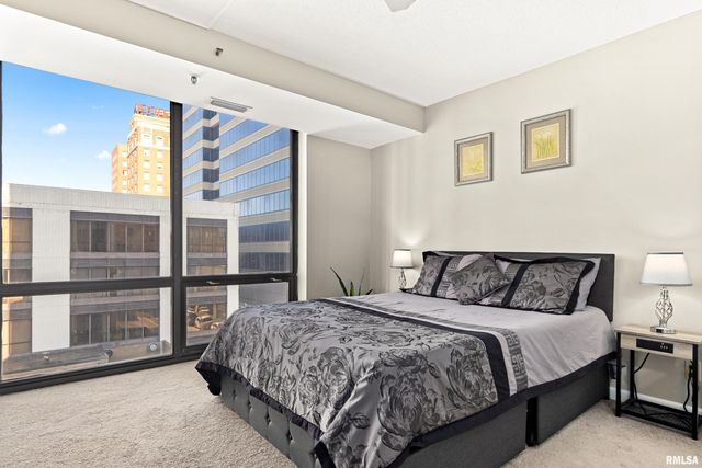 123 SW JEFFERSON Avenue E4W, Peoria, IL 61602