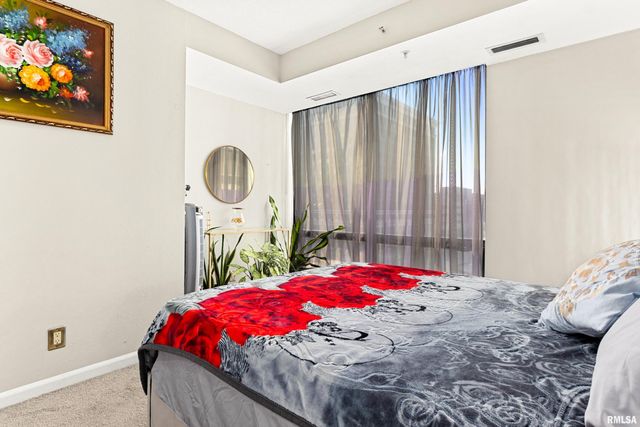 123 SW JEFFERSON Avenue E4W, Peoria, IL 61602