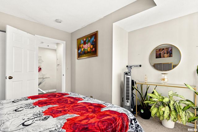 123 SW JEFFERSON Avenue E4W, Peoria, IL 61602