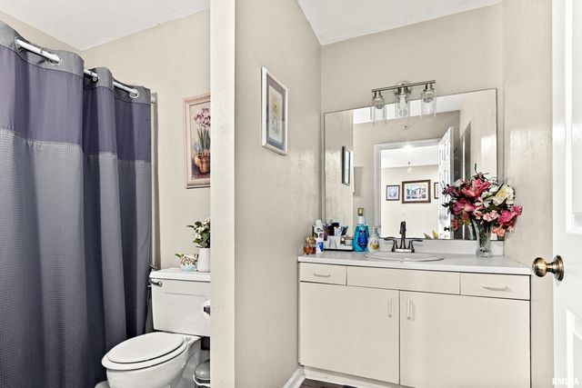 123 SW JEFFERSON Avenue E4W, Peoria, IL 61602