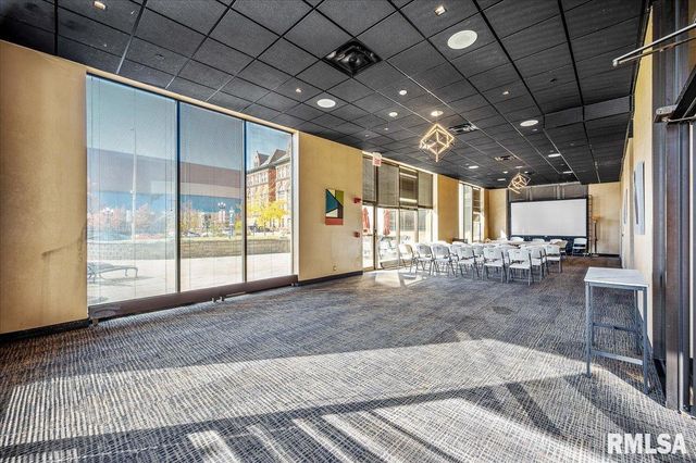 123 SW JEFFERSON Avenue E4W, Peoria, IL 61602