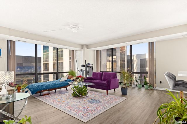 123 SW JEFFERSON Avenue E4W, Peoria, IL 61602