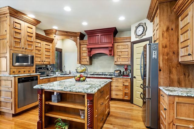 3225 W CHATEAU CIR, South Jordan, UT 84095