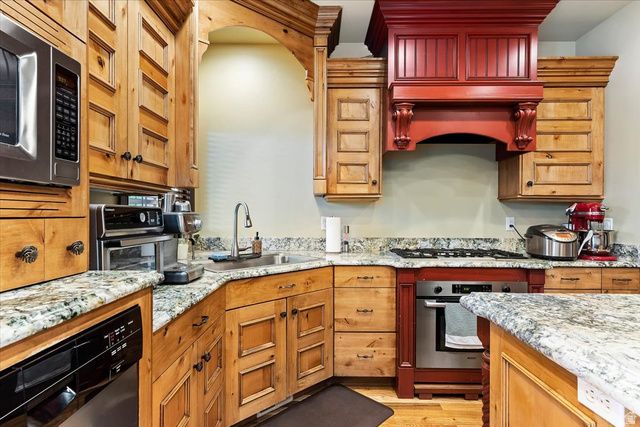 3225 W CHATEAU CIR, South Jordan, UT 84095