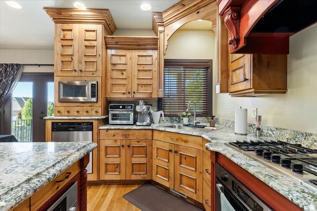 3225 W CHATEAU CIR, South Jordan, UT 84095