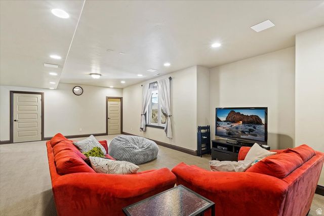 3225 W CHATEAU CIR, South Jordan, UT 84095