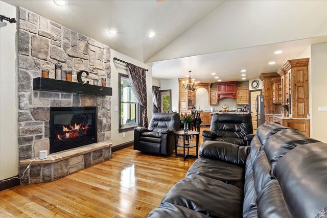 3225 W CHATEAU CIR, South Jordan, UT 84095