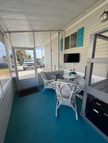 6927 SE Delegate Street, Hobe Sound, FL 33455