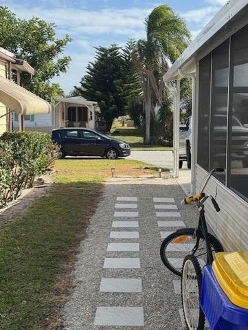 6927 SE Delegate Street, Hobe Sound, FL 33455