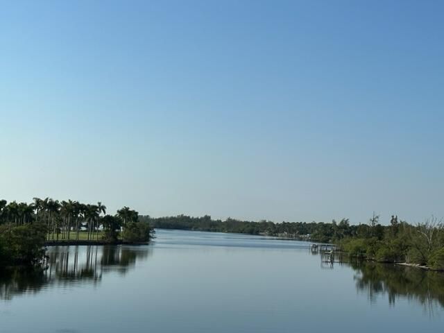 6927 SE Delegate Street, Hobe Sound, FL 33455