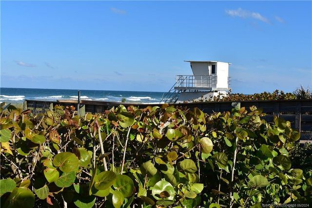 6927 SE Delegate Street, Hobe Sound, FL 33455