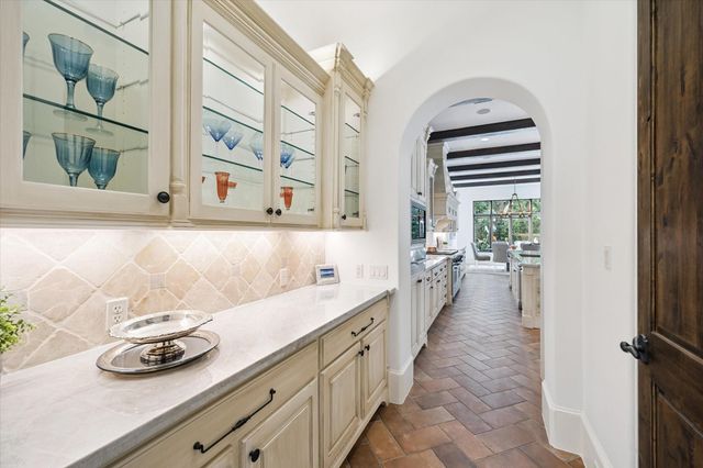 2621 Cason Street, West University Place, TX 77005