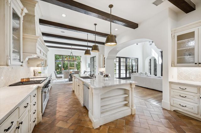 2621 Cason Street, West University Place, TX 77005