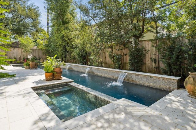 2621 Cason Street, West University Place, TX 77005