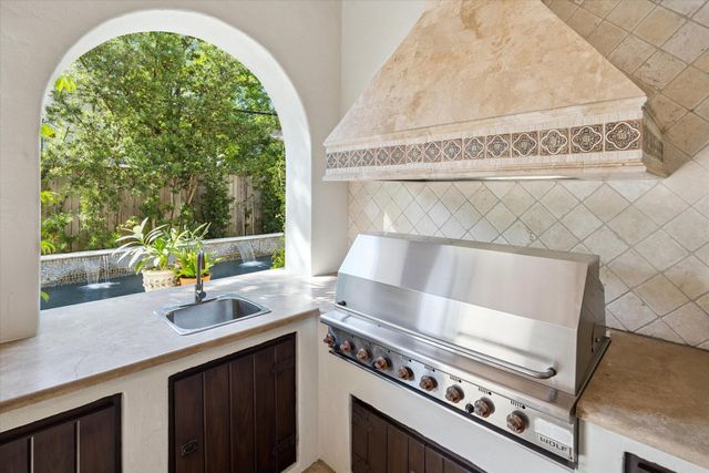 2621 Cason Street, West University Place, TX 77005