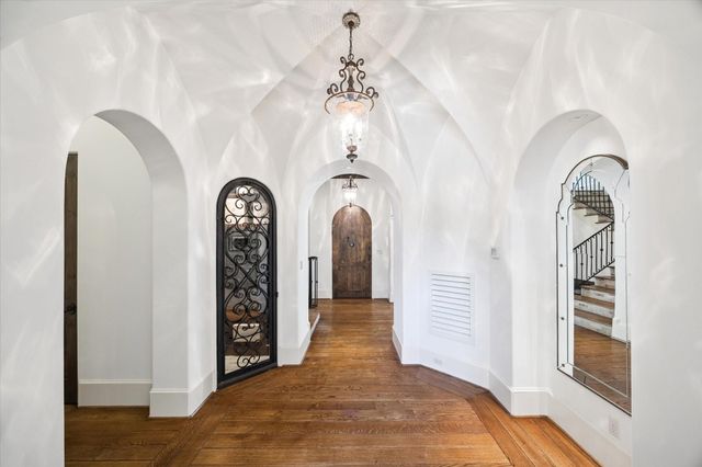 2621 Cason Street, West University Place, TX 77005