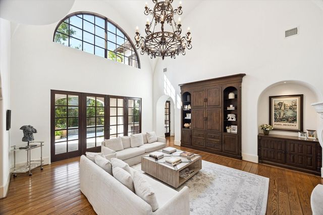 2621 Cason Street, West University Place, TX 77005