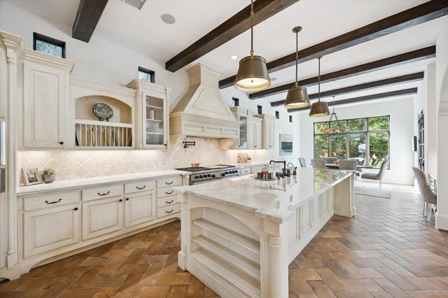 2621 Cason Street, West University Place, TX 77005