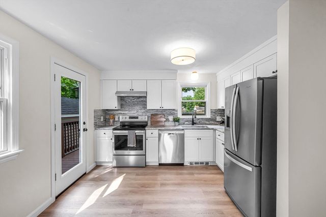 16 Stuart St, Springfield, MA 01119