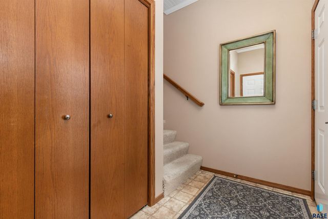 1427 N Conifer Pl Place, Sioux Falls, SD 57107