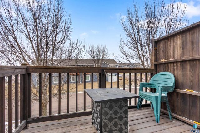 1427 N Conifer Pl Place, Sioux Falls, SD 57107