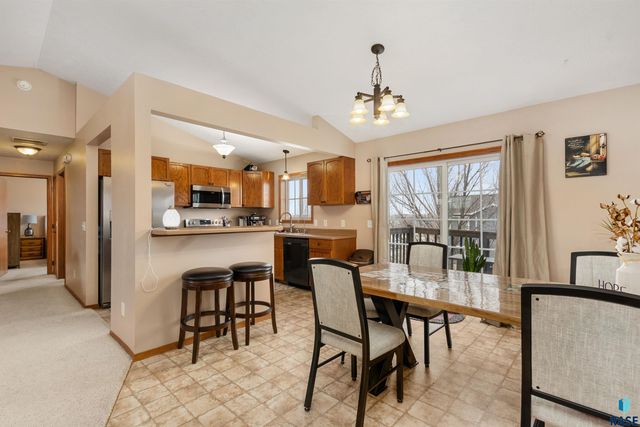 1427 N Conifer Pl Place, Sioux Falls, SD 57107