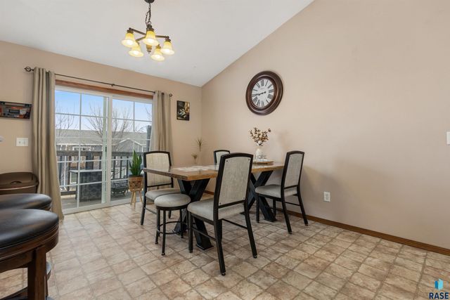 1427 N Conifer Pl Place, Sioux Falls, SD 57107