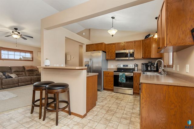 1427 N Conifer Pl Place, Sioux Falls, SD 57107