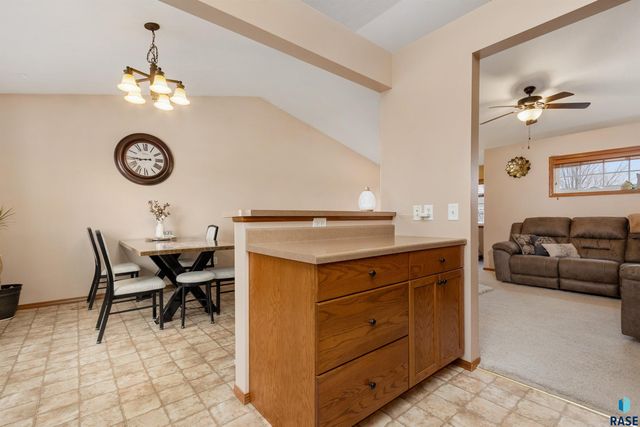 1427 N Conifer Pl Place, Sioux Falls, SD 57107