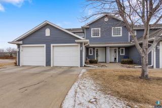 1427 N Conifer Pl Place, Sioux Falls, SD 57107