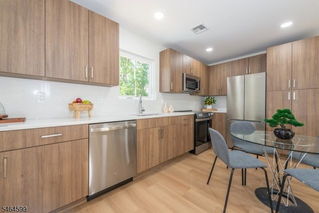 204 Idalroy Trl, Hopatcong Boro, NJ 07843