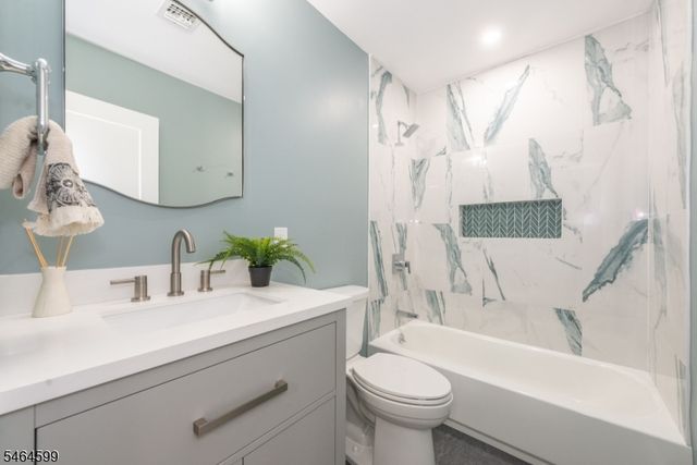 204 Idalroy Trl, Hopatcong Boro, NJ 07843