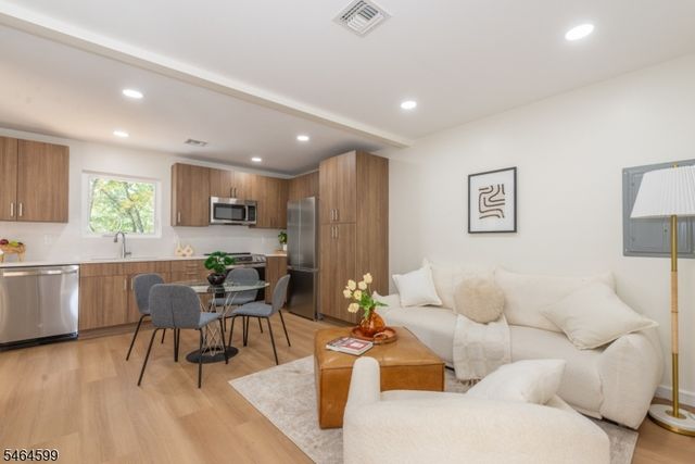 204 Idalroy Trl, Hopatcong Boro, NJ 07843