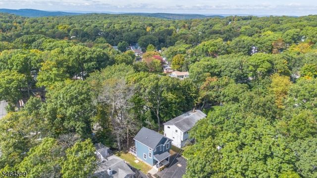 204 Idalroy Trl, Hopatcong Boro, NJ 07843