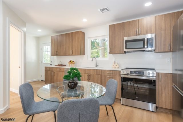 204 Idalroy Trl, Hopatcong Boro, NJ 07843