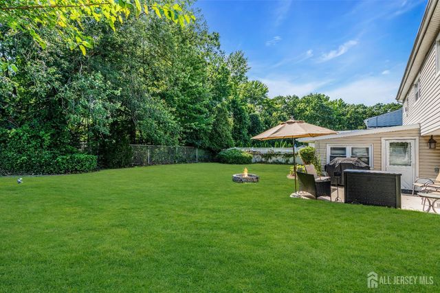 46 park view Drive, Hazlet, NJ 07730