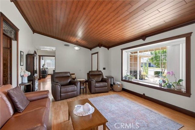 3243 Saratoga, Riverside, CA 92503