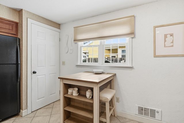 79 Roosevelt Avenue, Springfield, MA 01118